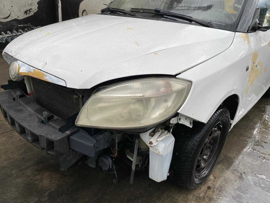 dezmembrez skoda fabia 1.2 cod motor CHFA/far fabia 2/capota fabia 2