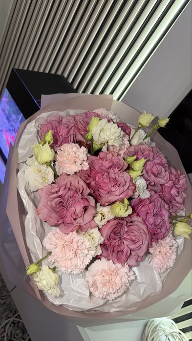 Цветы сегодня подарили