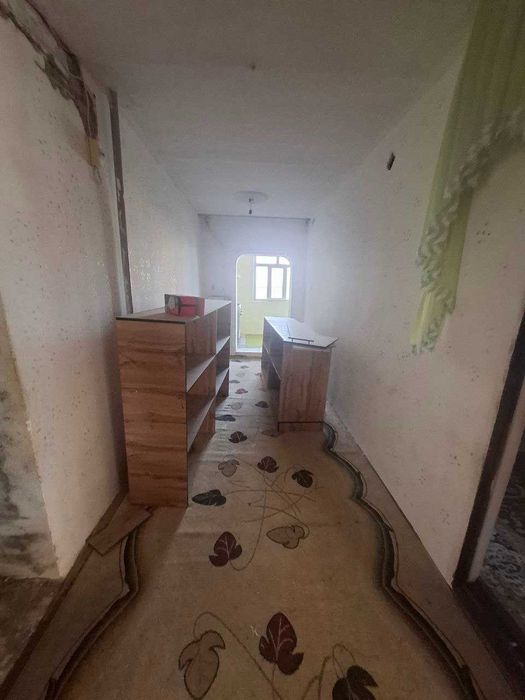 Uy(dom) sotiladi. 3 xona