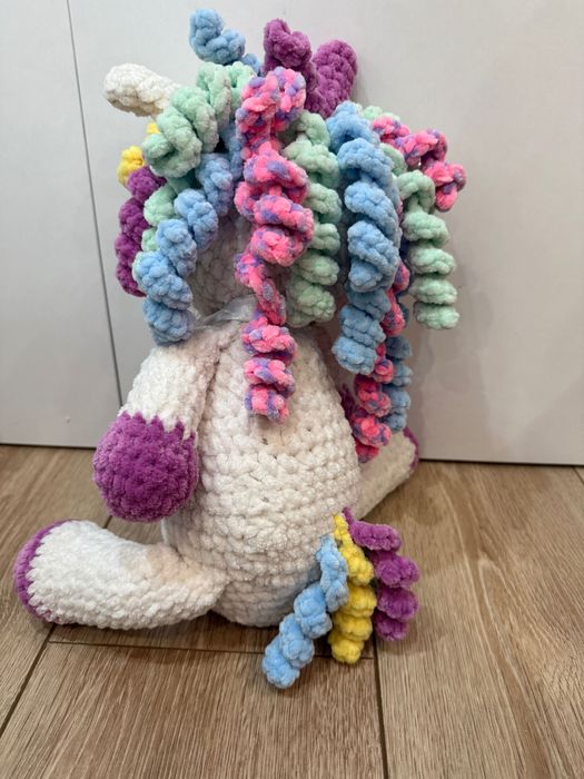 Плетена плюшена играчка еднорог