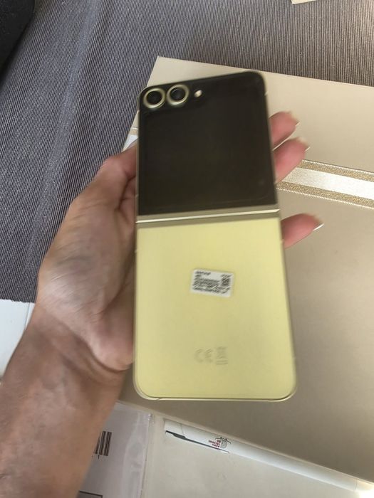 512 GB Samsung Z Flip 6 Yellow