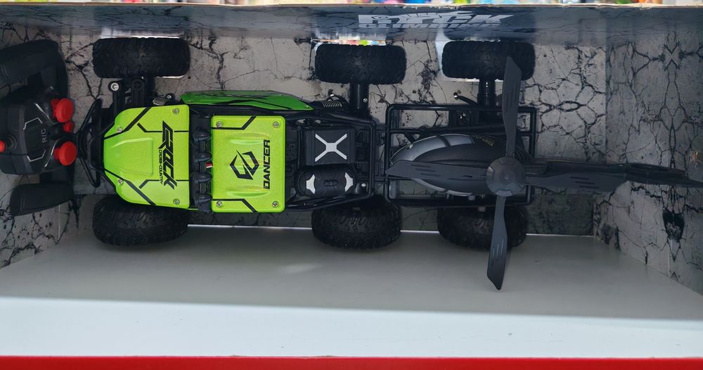 Продаётся вне дорожник офф роад. Машина с радио управлением