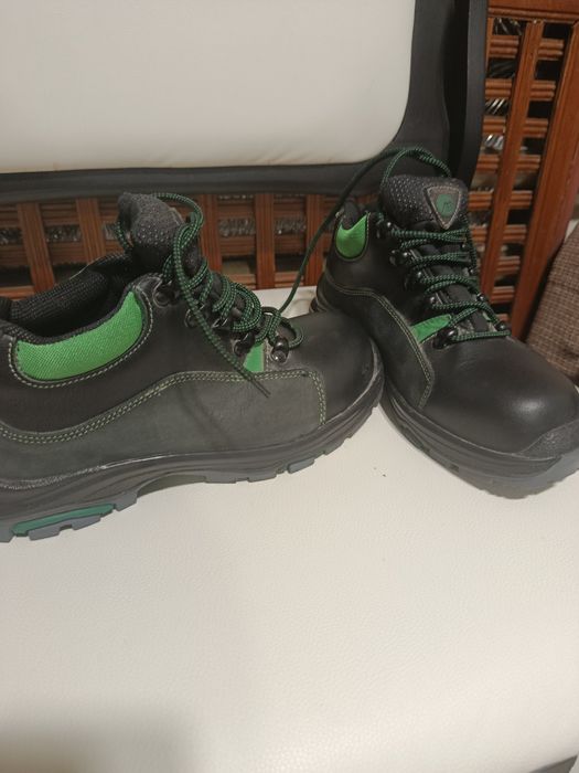 Продам полуботинки