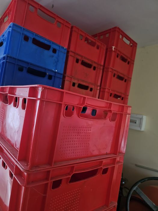 Продавам пластмасови касетки