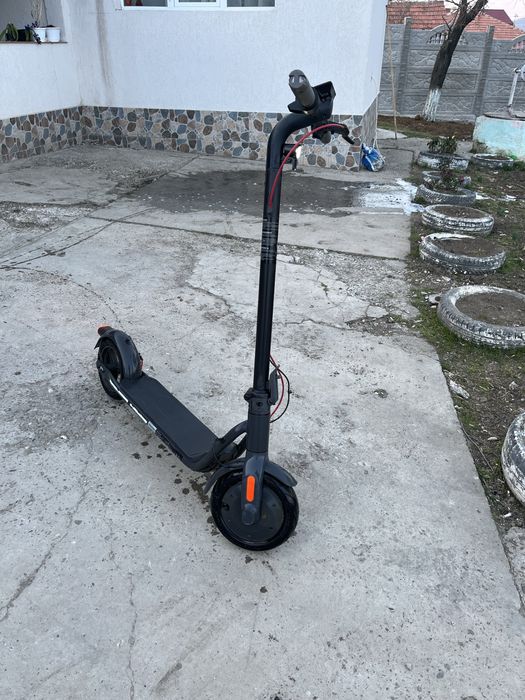 trotineta NAVEE v40i