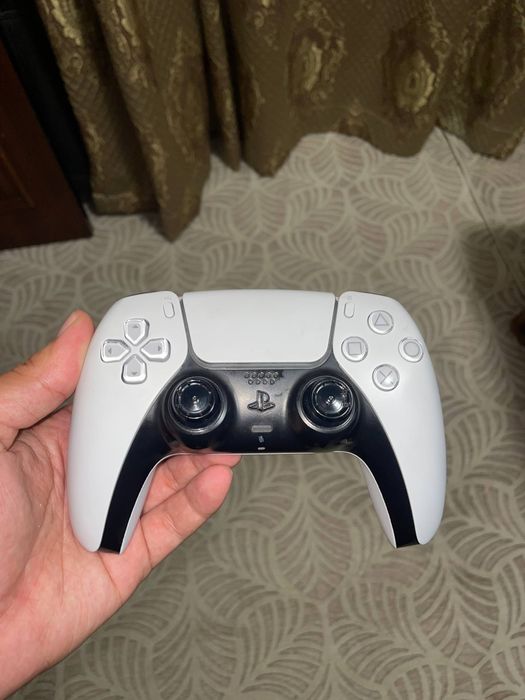 Playstation 5. DualSense joystik