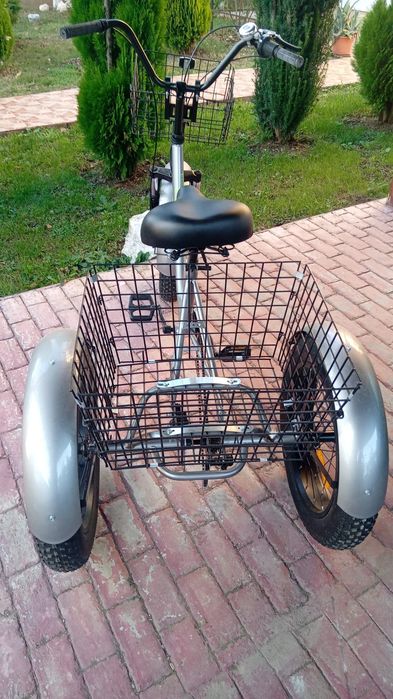 Vand bicicleta cu 3 roti