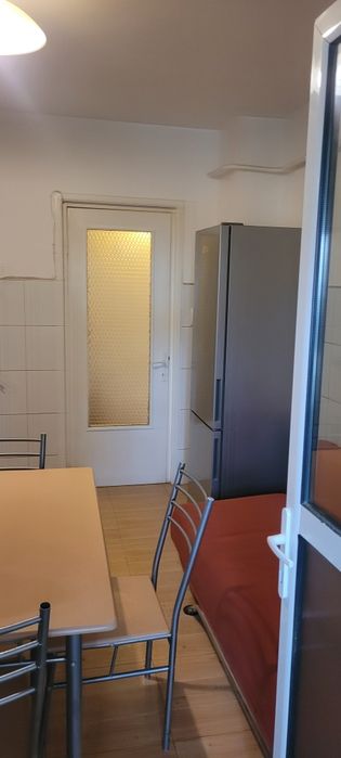 Închiriez apartament!