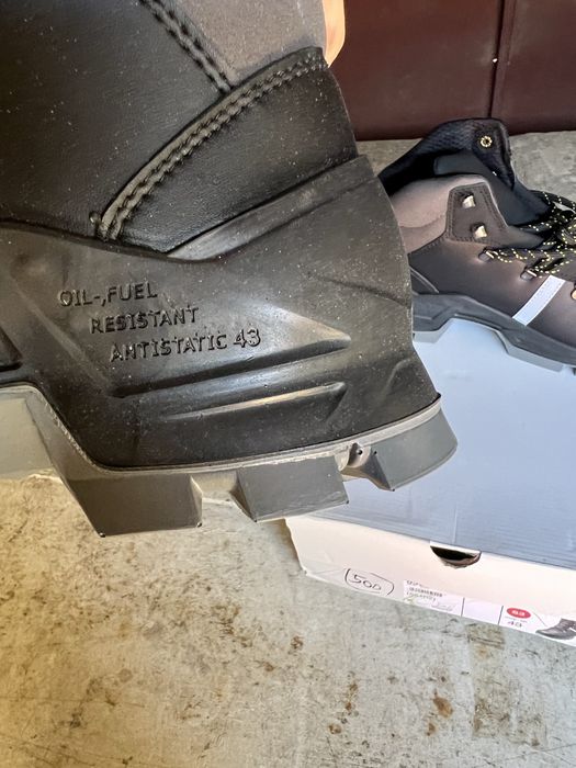Vand bocanci protectie Uvex marimea 43