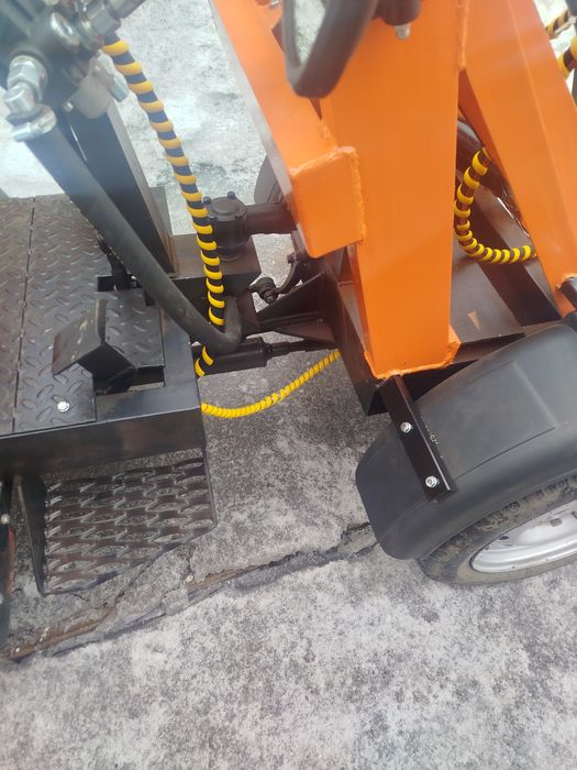 Продам трактор погрузчик