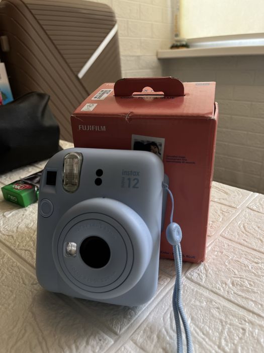 продается instax mini 12