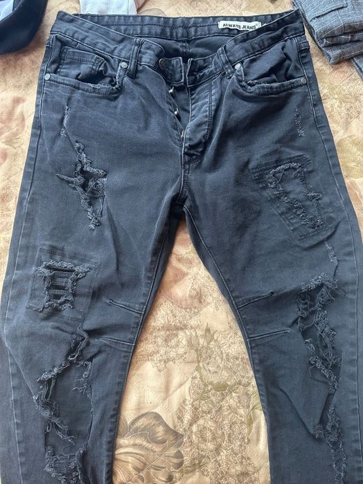 Мъжки дънки страхотно качество.