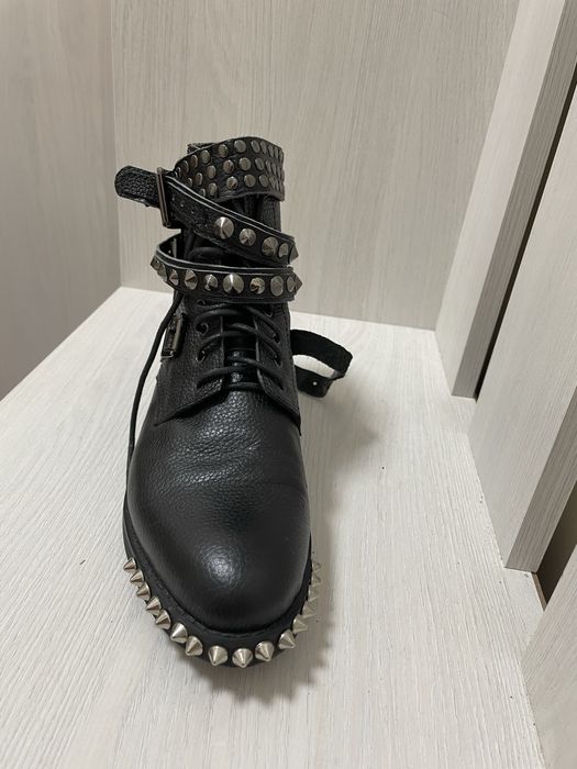 Yves Saint Laurent Кожаные эксклюзивные ботинки