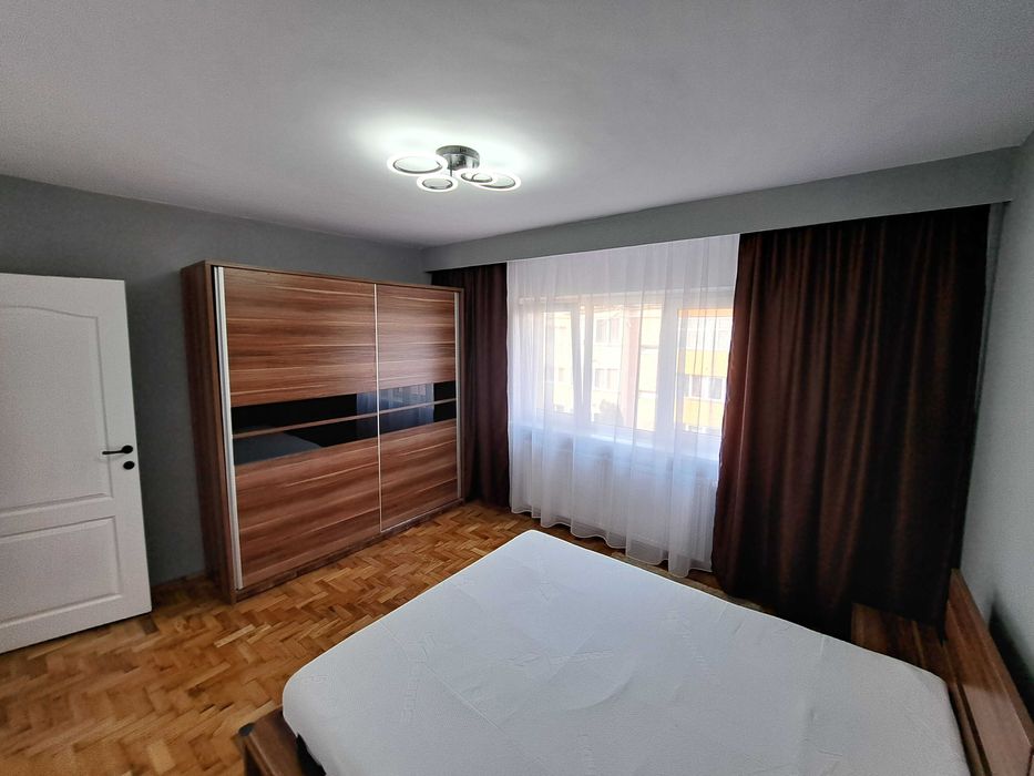 Inchiriez apartament 3 camere , central , zona CAS , 3 minute de McDonalds , str Bilascu Nr 24