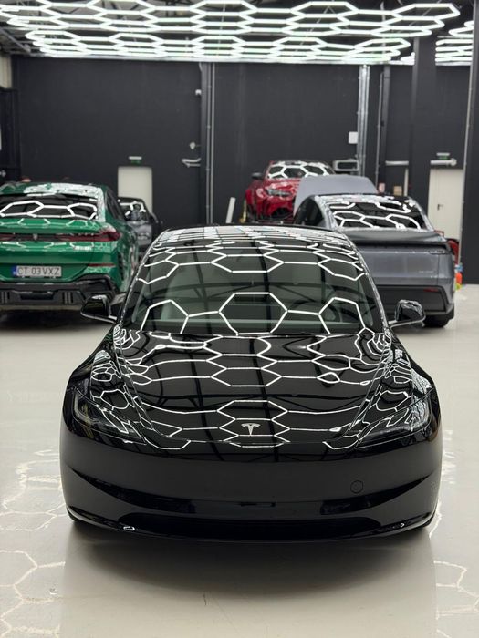 Tesla Model 3 Vand Tesla Model 3 Standard Range, neagra, cu interior alb