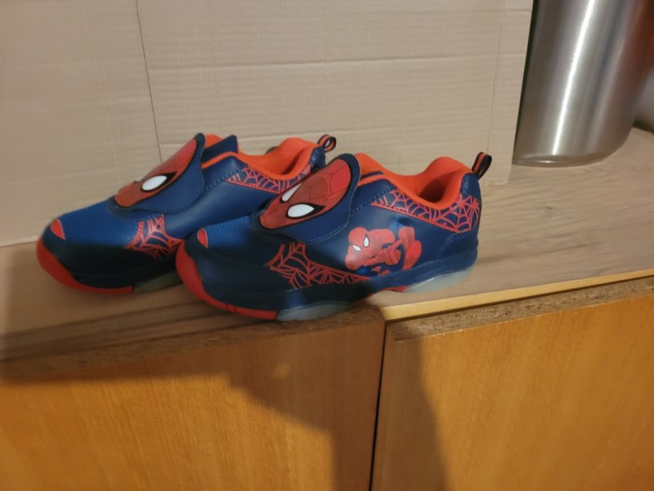 Детски маратонки светещи