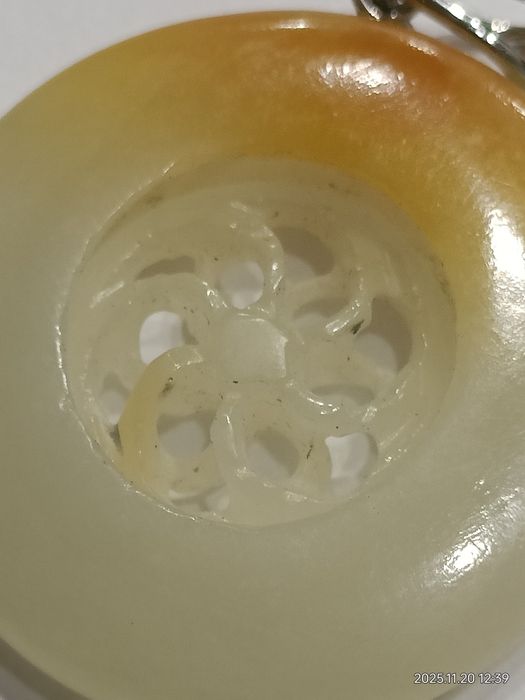 Vind medalion din jad cu aur 14k