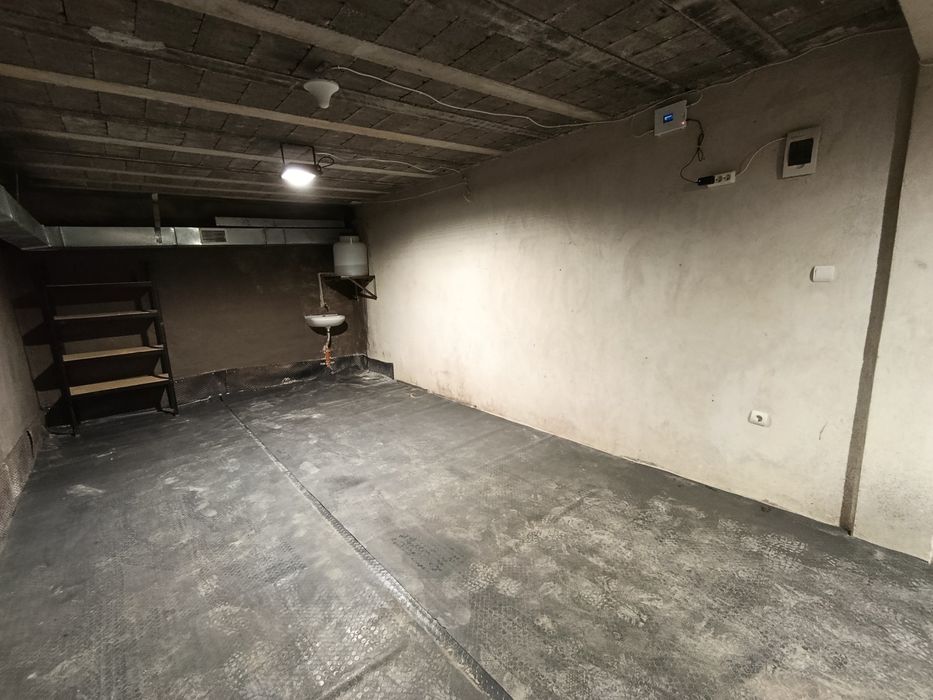 Дава се под наем Гараж / Паркомясто в Велико Търново, Бузлуджа - 40 кв.м за 86.7 € - Снимка #9