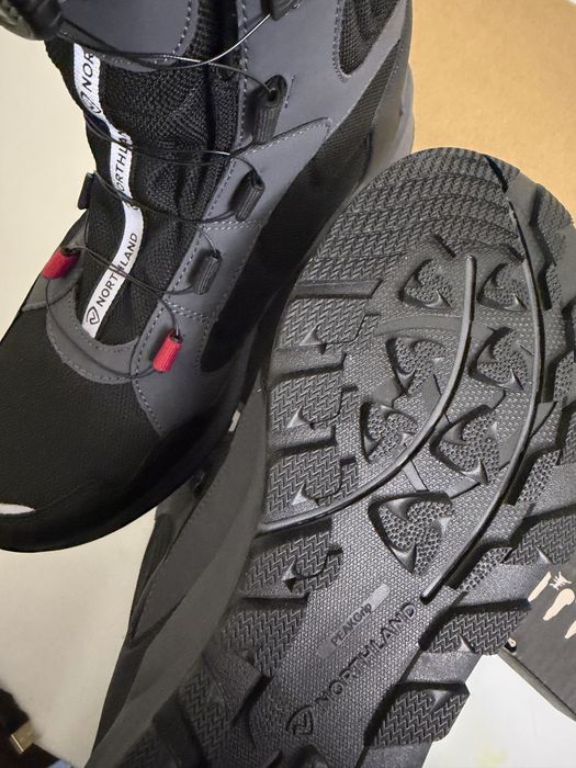 Продам новые,зимние сапоги.