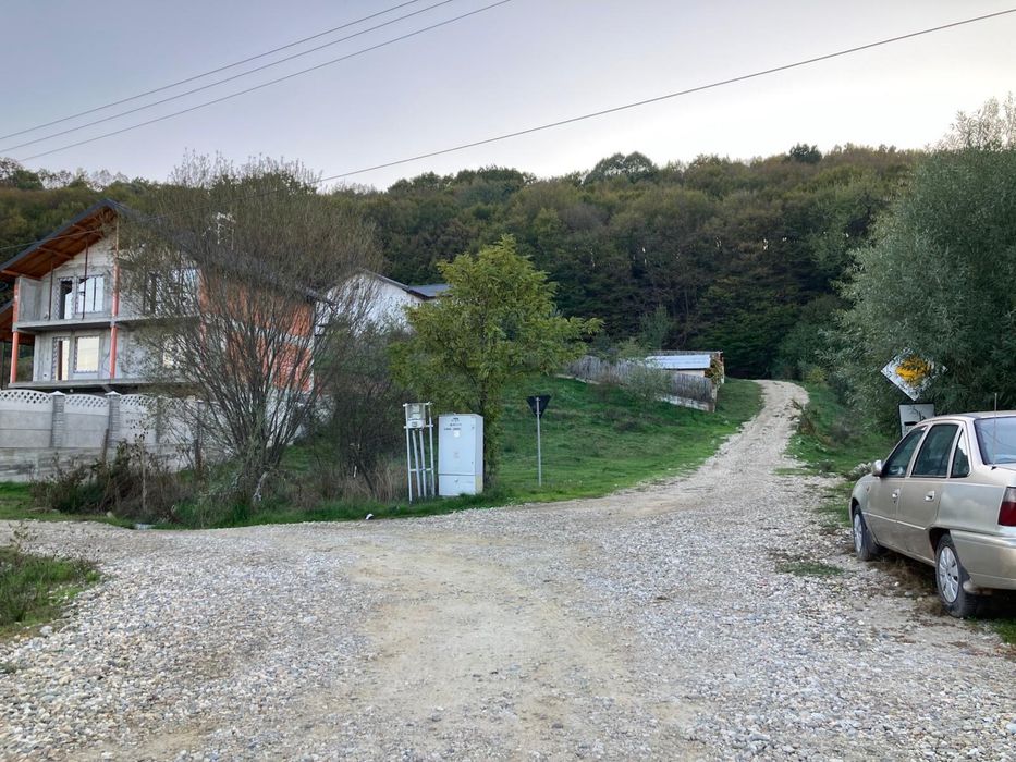 Teren intravilan 600mp utilitati Bascov langa padure