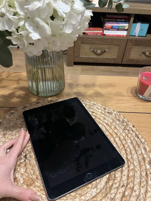 Vând iPad Pro 9.7” – 128 GB