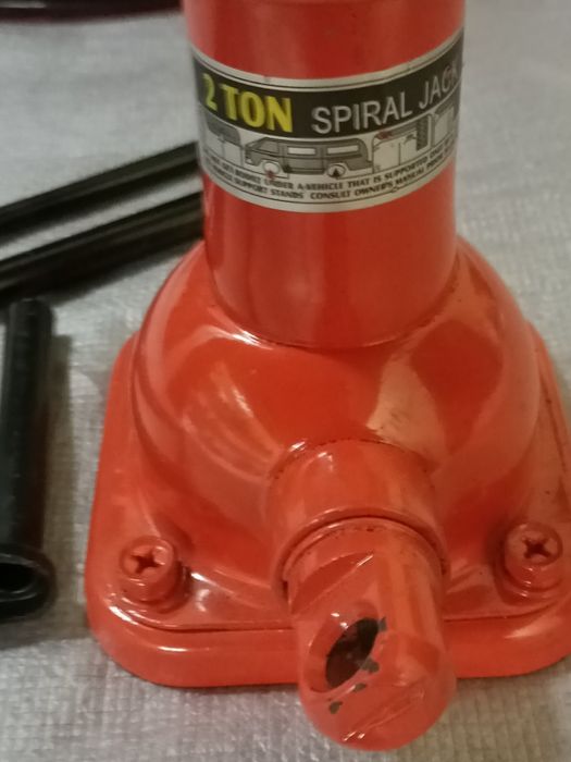 Домкрат механический