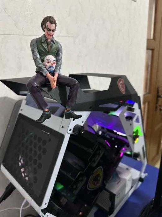 Figurina joker premium  Decoratiune Macheta gaming Auto Masina