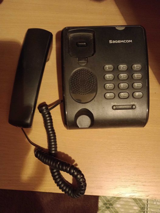 Стационарен телефон с бутони