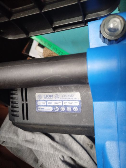 Продается электрическая пила..