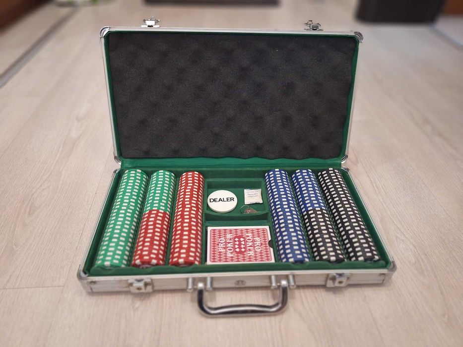 Покер комплект 300 чипа