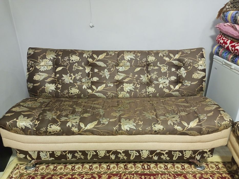 Продаю диван и кресла.