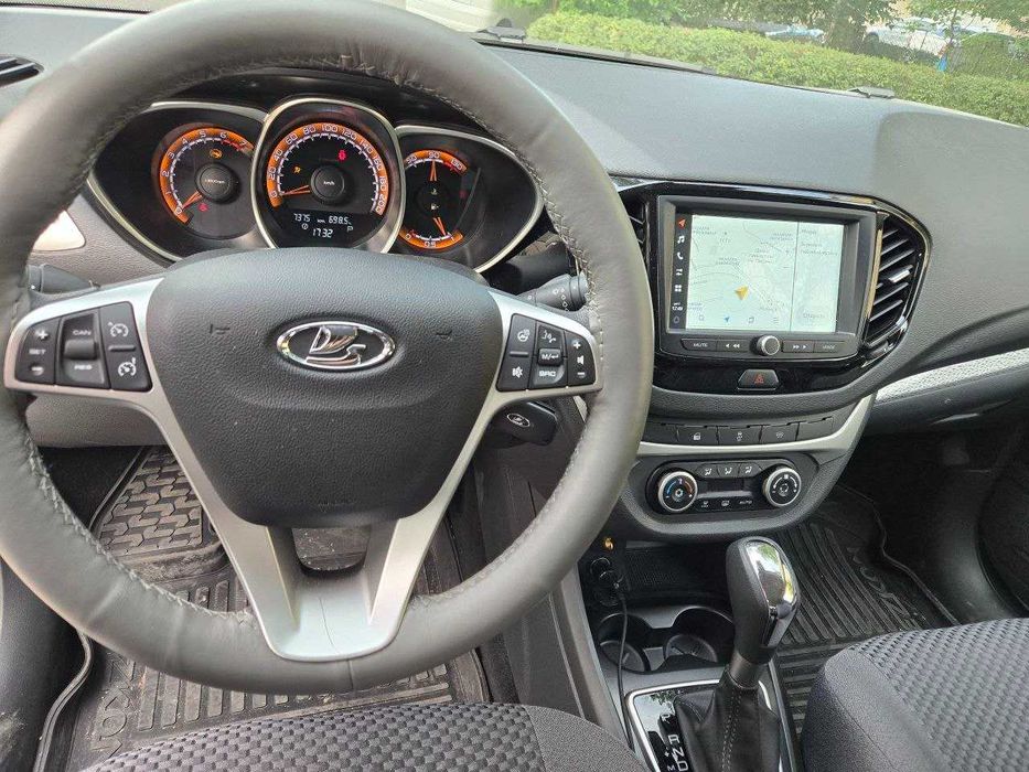 LADA Vesta SW Cross 2021 г.в., вариатор, пробег 7400 км, белая.