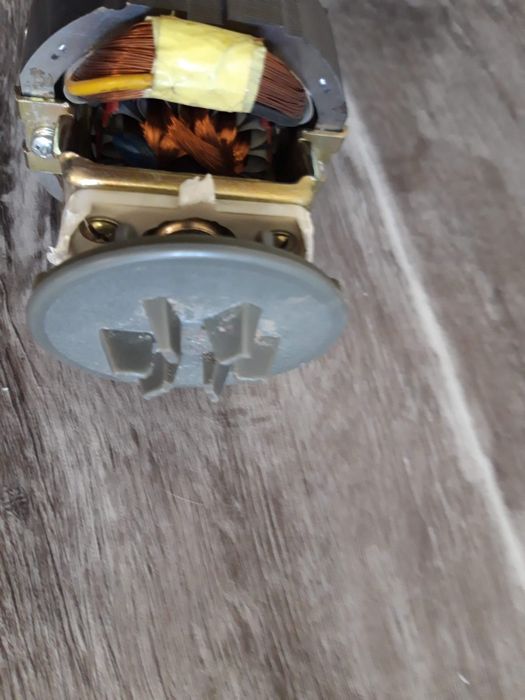 Двигатель , мотор от блендера.