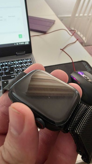 Apple Watch Series 9 GPS + Cellular, 45 mm, carcasă din aluminiu, culoare negru.