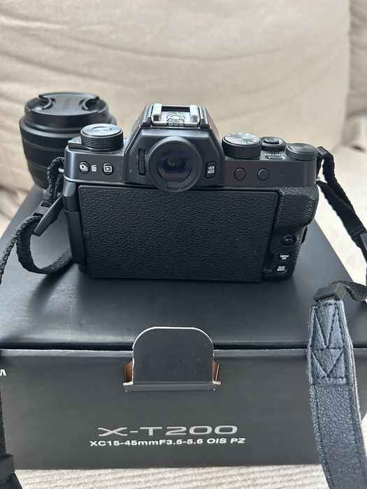 фотоапарат Fujifilm X-T200 + обектив Fujinon XC 15-45mm