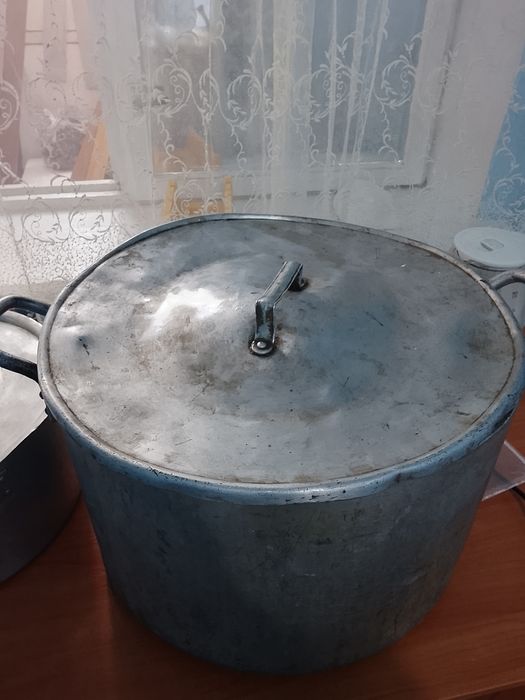 Продам кострюли болшие