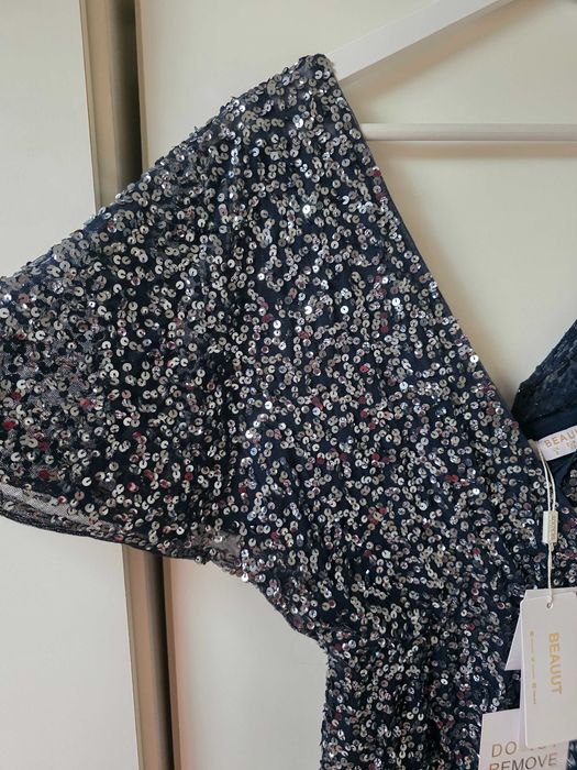 Rochie lunga eleganta. Noua, cu eticheta