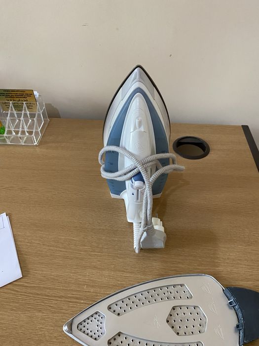 Продается утюг broun