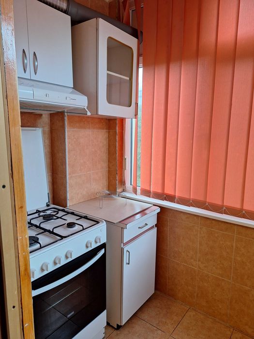 Inchiriez apartament 2 camere Cf 1 decomandat zona Carol Davila PLOIESTI