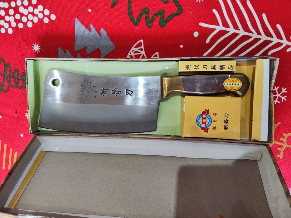 Продаю новый топор