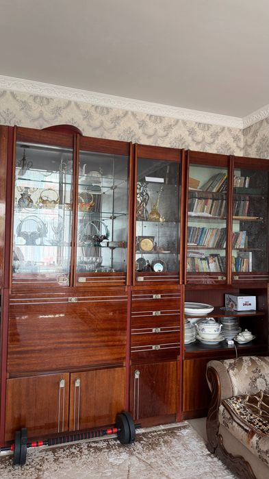 Продам легендарную стенку сервант