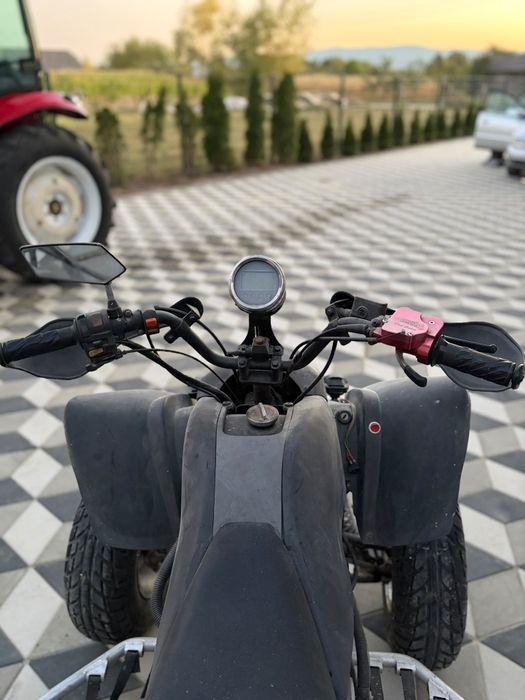 vând atv în stare foarte bună de funcționare de 250cc