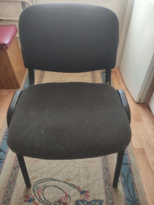 Продам чёрный офисный стул