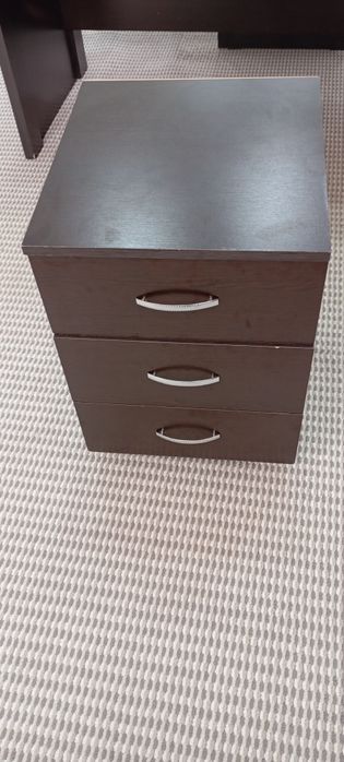 OFIS STOLlari sotiladi