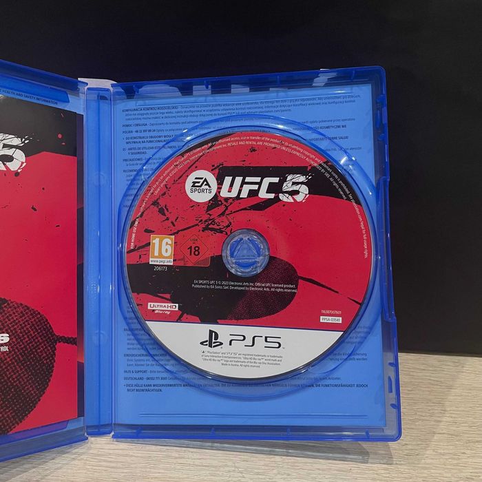 Диск UFC 5 на PS5