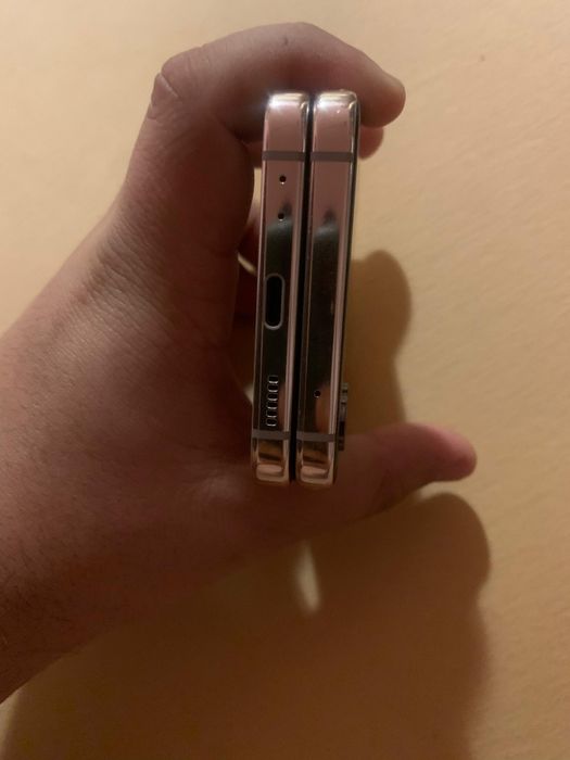 Samaung galaxy z flip 4