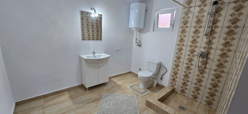 Casă de vanzare in Vânătorii Mici - Mutare Imediată, Curte Spațioasă