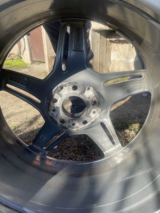 Продавам оригинални джанти AMG  GT с датчик