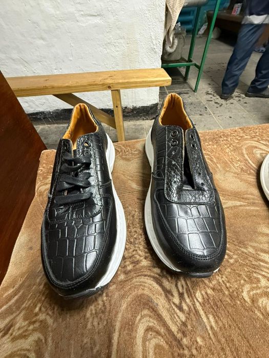 Продам кроссовки