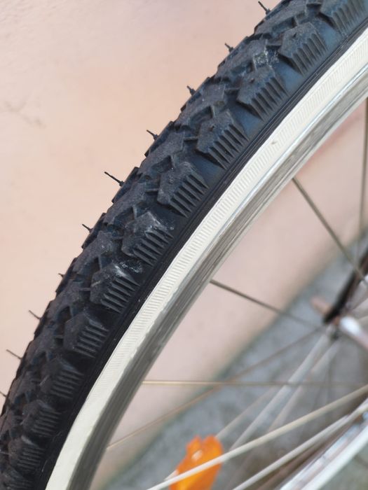Vând bicicleta bărbătească.